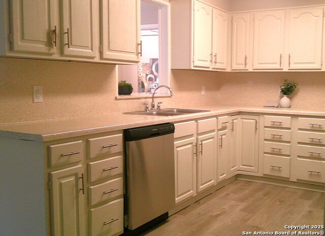 Image 7 of 16 For 271 Hatcher