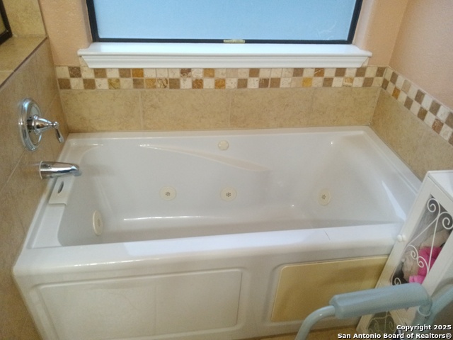 Image 18 of 19 For 200 Scenic Crest