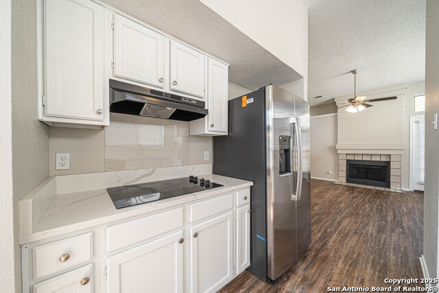 Image 13 of 33 For 9323 Valley Hedge