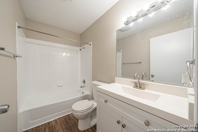 Image 26 of 33 For 9323 Valley Hedge