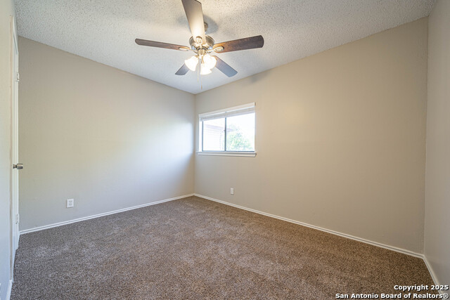 Image 27 of 33 For 9323 Valley Hedge