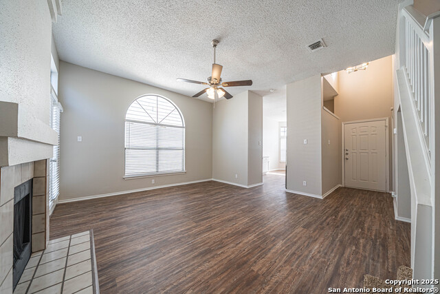 Image 6 of 33 For 9323 Valley Hedge