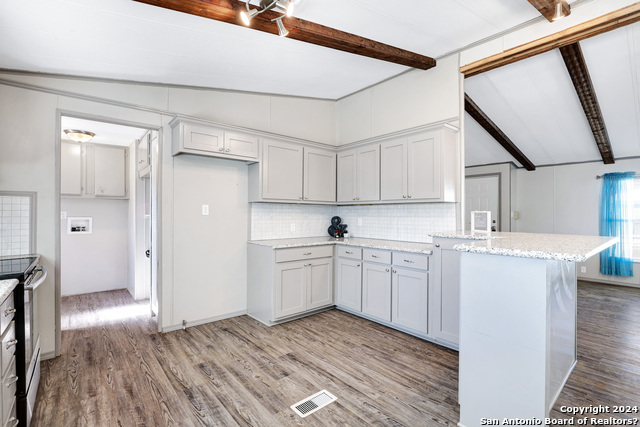 Image 11 of 24 For 18066 La Gloria Rd