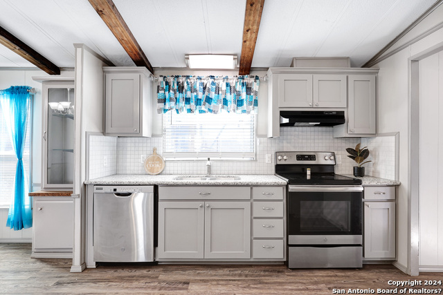 Image 13 of 24 For 18066 La Gloria Rd