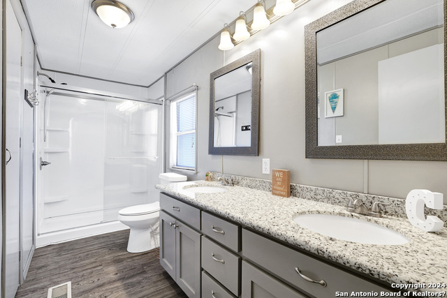 Image 17 of 24 For 18066 La Gloria Rd