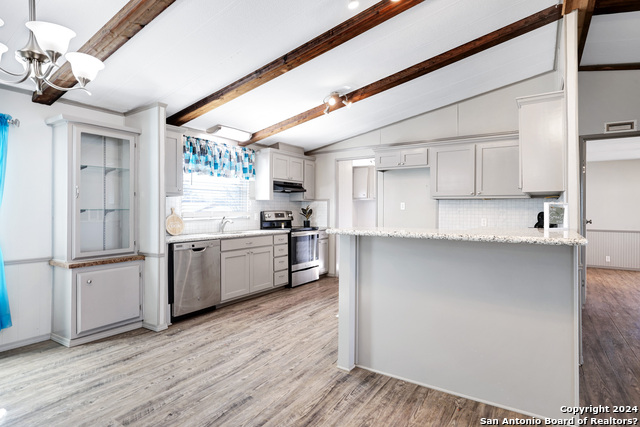 Image 9 of 24 For 18066 La Gloria Rd