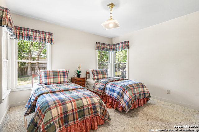 Image 18 of 33 For 985 Allen Avenue