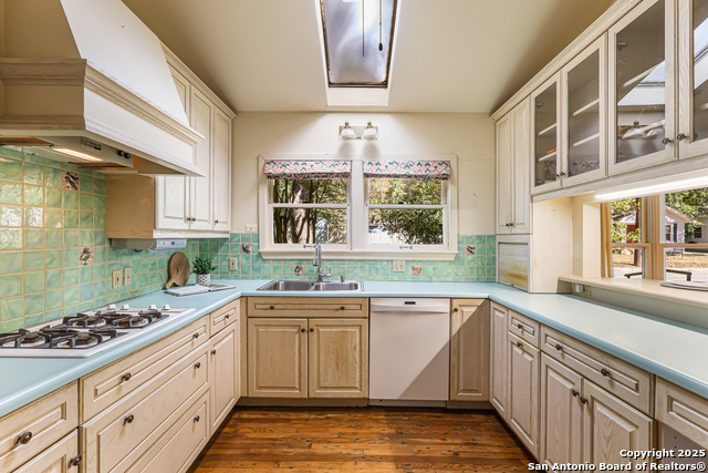 Image 8 of 33 For 985 Allen Avenue