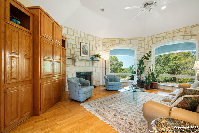 Image 9 of 105 For 305 Spanish Pass