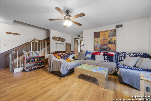 Listing photo id 2 for 2452 2nd St  