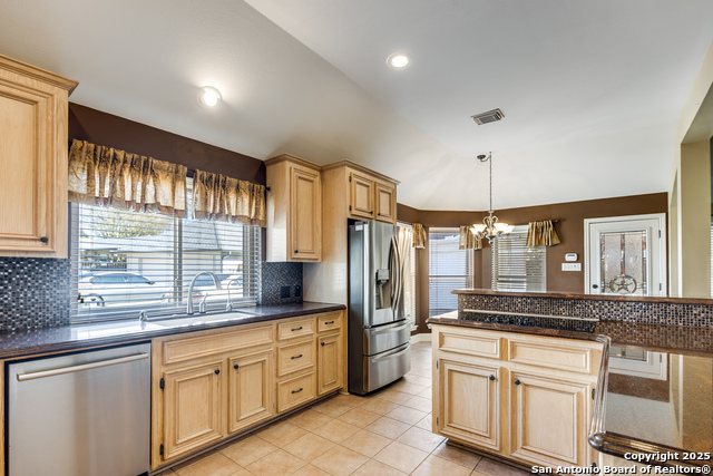 Listing photo id 10 for 16335 Drystone