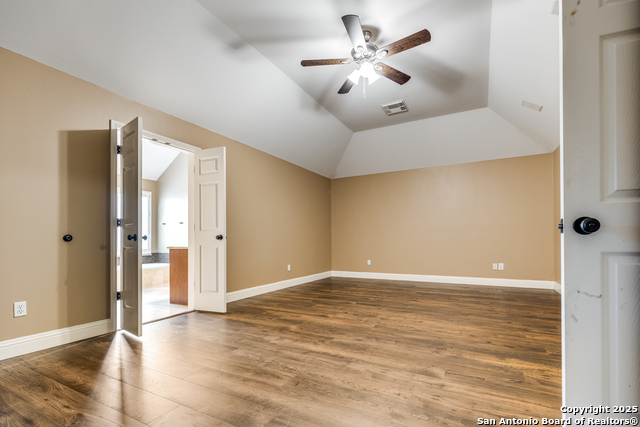 Listing photo id 13 for 16335 Drystone