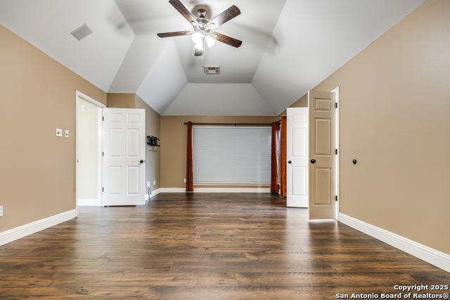 Listing photo id 14 for 16335 Drystone