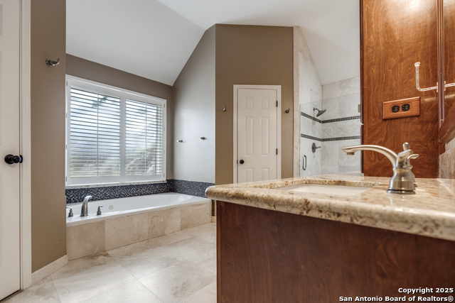 Listing photo id 15 for 16335 Drystone