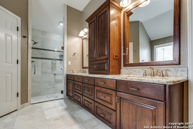 Listing photo id 16 for 16335 Drystone