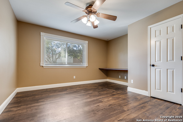 Listing photo id 17 for 16335 Drystone