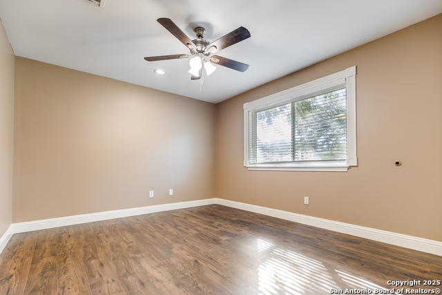 Listing photo id 18 for 16335 Drystone