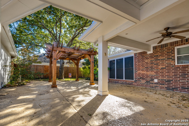 Listing photo id 21 for 16335 Drystone