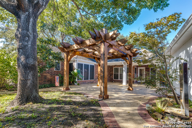 Listing photo id 22 for 16335 Drystone