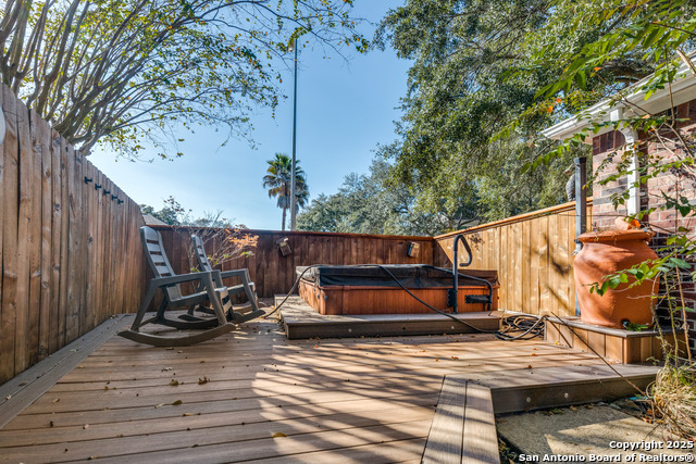 Listing photo id 23 for 16335 Drystone