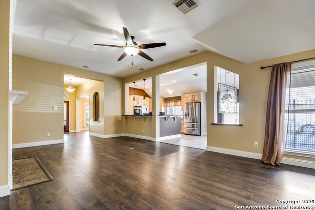 Listing photo id 4 for 16335 Drystone