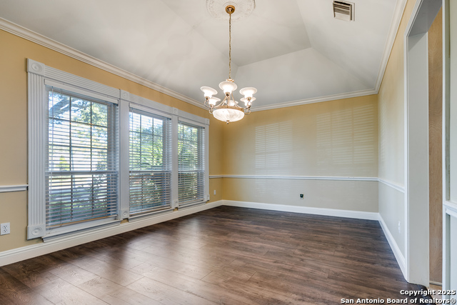 Listing photo id 7 for 16335 Drystone