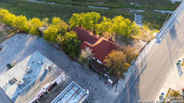 Image 20 of 26 For 1610 Commerce W