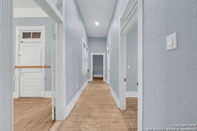 Image 9 of 26 For 1610 Commerce W