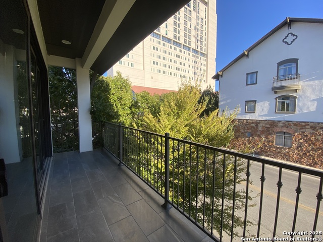 Image 13 of 29 For 825 Saint Marys N Unit 102