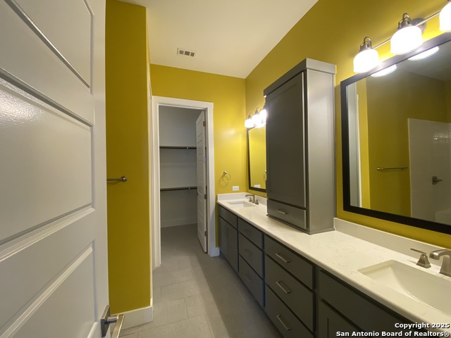 Image 17 of 29 For 825 Saint Marys N Unit 102