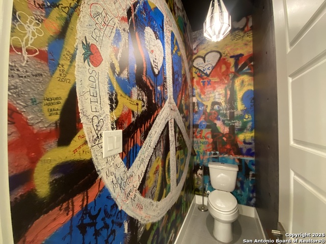 Image 19 of 29 For 825 Saint Marys N Unit 102