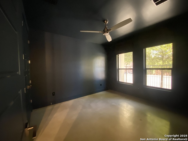 Image 4 of 29 For 825 Saint Marys N Unit 102