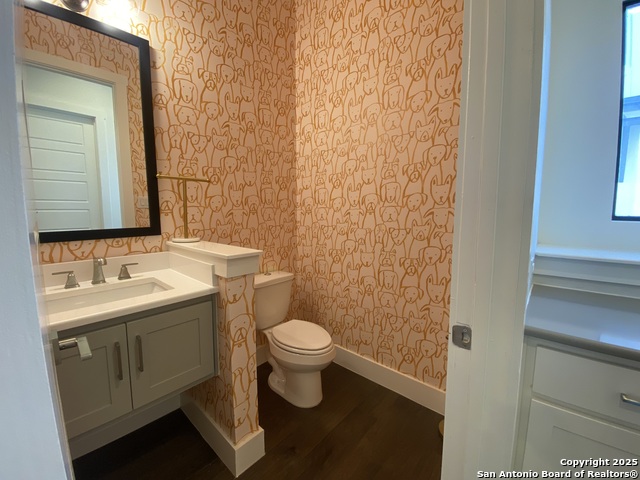 Image 7 of 29 For 825 Saint Marys N Unit 102