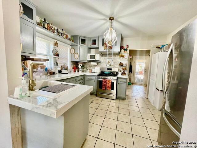 Image 16 of 32 For 941 Ripford