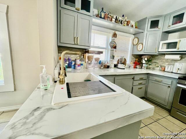 Image 17 of 32 For 941 Ripford