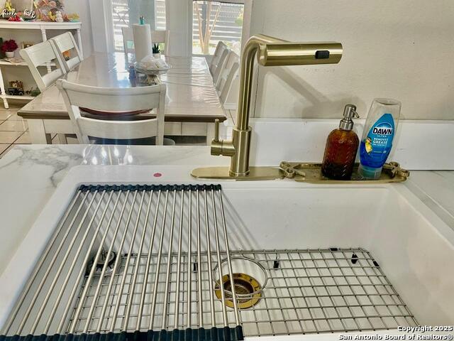 Image 18 of 32 For 941 Ripford