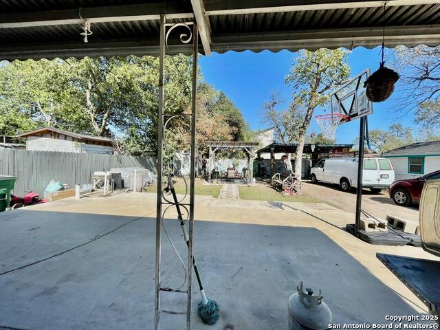 Image 24 of 32 For 941 Ripford