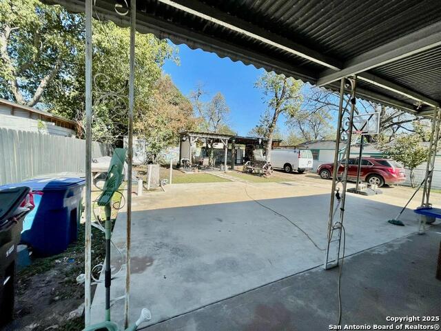 Image 25 of 32 For 941 Ripford