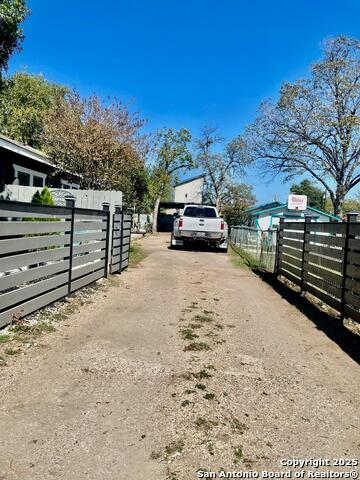 Image 28 of 32 For 941 Ripford