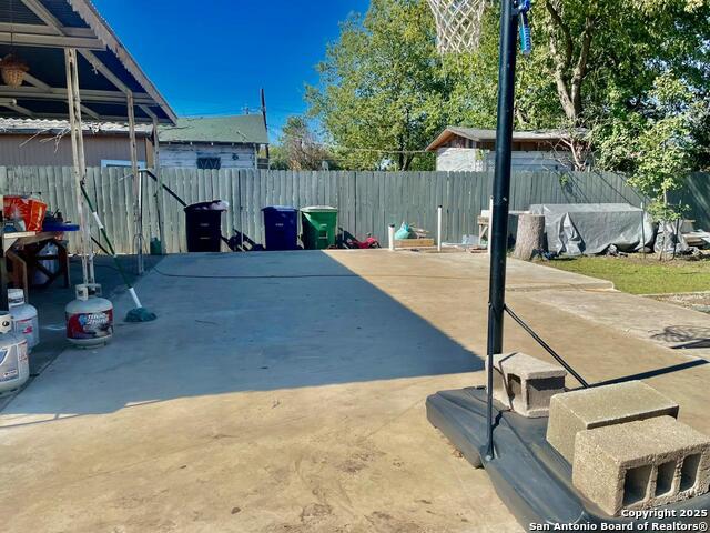 Image 31 of 32 For 941 Ripford