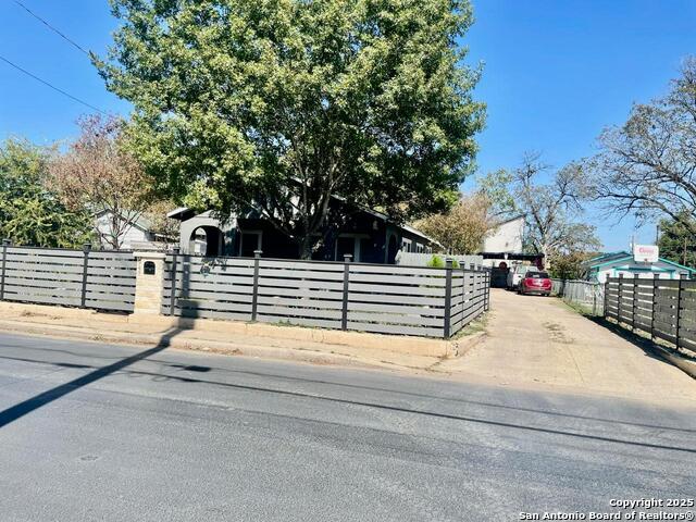 Image 4 of 32 For 941 Ripford