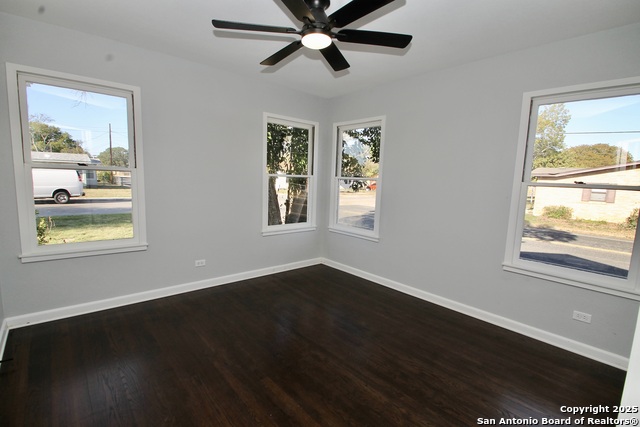 Listing photo id 8 for 516 Aviation