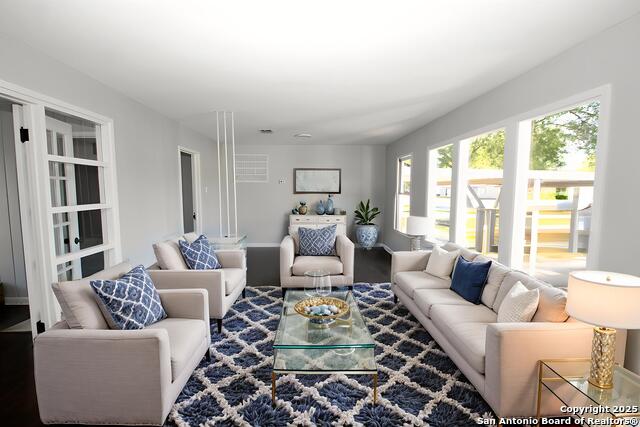 Listing photo id 0 for 516 Aviation