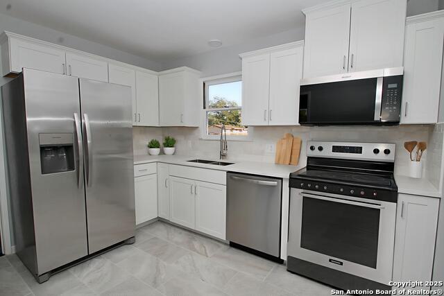 Listing photo id 4 for 516 Aviation