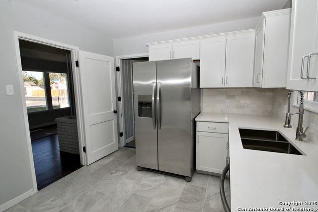 Listing photo id 6 for 516 Aviation