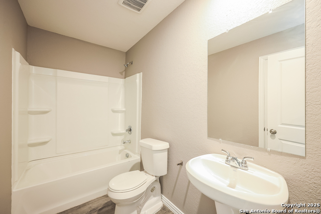 Image 18 of 21 For 3343 Martin Luther King