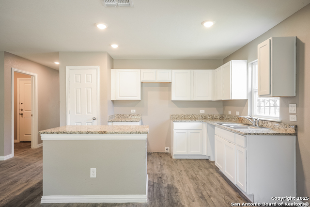 Image 7 of 21 For 3343 Martin Luther King