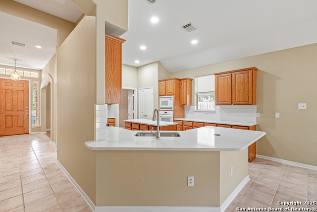 Image 17 of 31 For 8615 Traciney Blvd