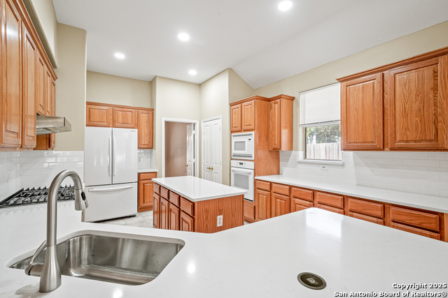 Image 18 of 31 For 8615 Traciney Blvd