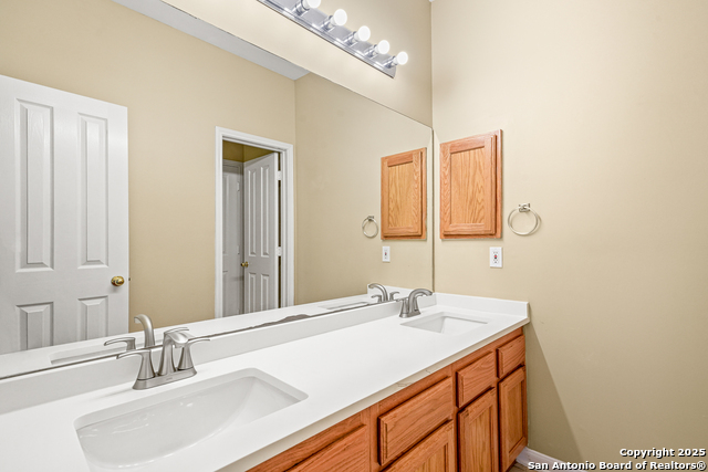 Image 27 of 31 For 8615 Traciney Blvd